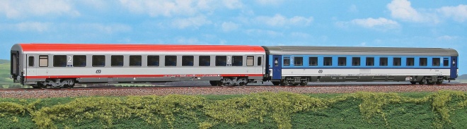 Set of 2 passenger cars of Eurocity Porta Bohemica train<br /><a href='images/pictures/ACME/281207_c.jpg' target='_blank'>Full size image</a>